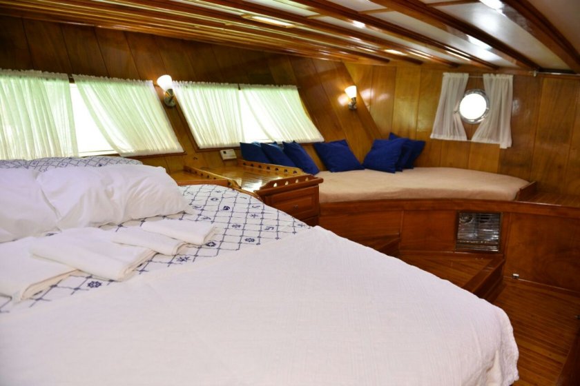 turkish-sailing-boat-cabin
