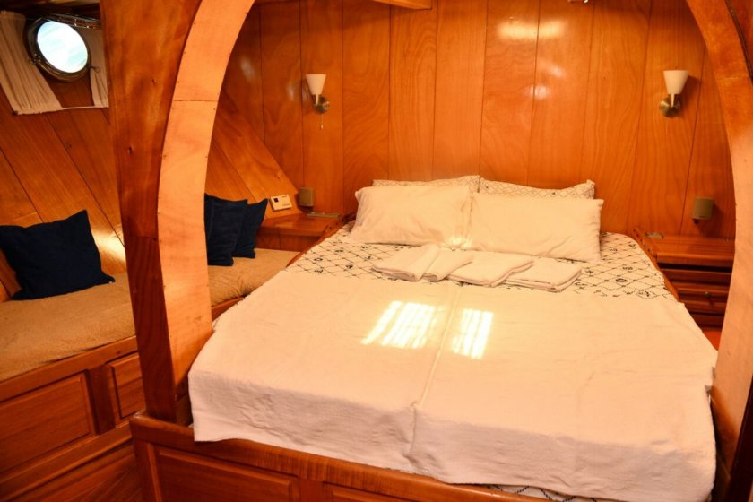 sailing-tour-boat-beycan-efe-cabin